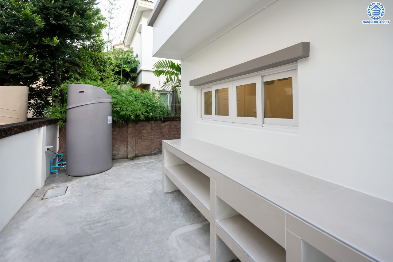 บ้านมือสองตกแต่งใหม่ ม.คาซ่าวิลล์ ราชพฤกษ์-รัตนาธิเบศร์2 แบรนด์ Q.House ต่อเติมครบพร้อมเข้าอยู่ เนื้อที่ 53.2 ตร.ว. ฟังก์ชันจัดเต็ม 3 ห้องนอน 3 ห้องน้ำ 1ห้องอเนกประสงค์ จอดรถได้ 2 คัน บนทำเลศักยภาพ ติดถนนราชพฤกษ์ และเพียง 10 นาทีถึงรถไฟฟ้า "สถานีบางรักน้อยท่าอิฐ"